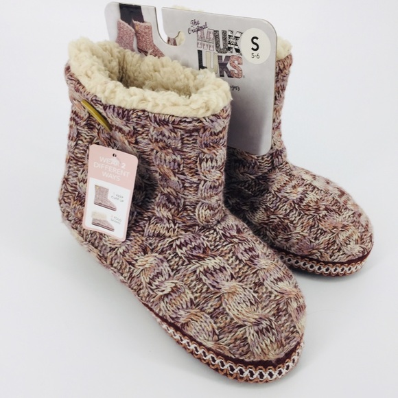Mukluks Shoes - NWT Mukluks Slipper Boots Size S